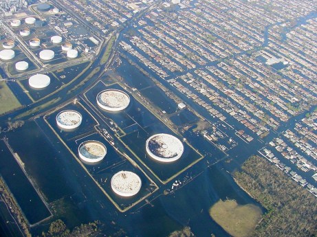 The flooded Murphy Oil tank farm and Chalmette, Sep. 5, 2005. Louisiana DEQ photo, downloaded from NOAA's Incident News site.